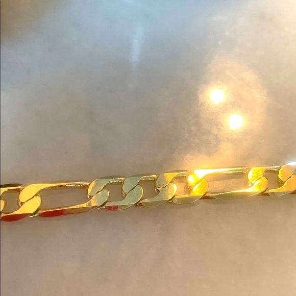 NEW 18k Gold Plated Figaro Necklace 18” Long GIFT - Picture 5 of 11